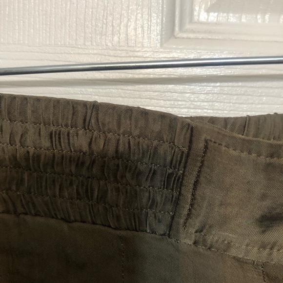 Diane Von Furstenberg DVF size 6 vintage green silk cargo shorts elastic waist - Picture 5 of 11